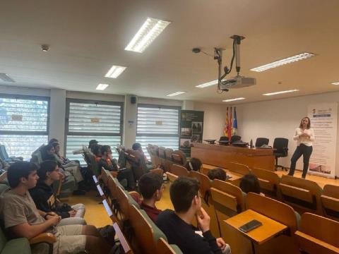 charla de Julinana Navarro en el campus de Huesca
