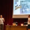 David López Carbonell y Manuel Sánchez Díaz durante la charla '¿Cómo vivirán los animales en las granjas del futuro? ¿Y nuestras mascotas?'
