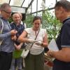 Visita cocineros con Estrella Michelin al CITA, conociendo la colección de pimientos