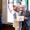 Javier Lucientes recibe su diploma acreditativo de los Premios Aragón Salud