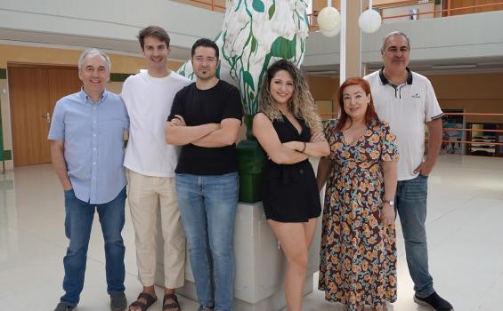 Equipo investigador. De izquierda a derecha: Lluís Luján, Álex Gómez, Víctor Sebastián, Estela Pérez (primera autora), Marta Pérez y Nacho de Blas