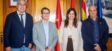 Firma convenio Cátedra Plagas urbanas: Nacho de Blas, Manuel Bedia, Tatiana Gaudes