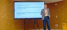 József Baranyi presentando el Foro PreMiss en la Facultad de Veterinaria de Zaragoza