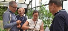 Visita cocineros con Estrella Michelin al CITA, conociendo la colección de pimientos