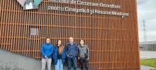 Investigadores españoles del proyecto europeo CoCo posan en al Instituto de Investigación, Desarrollo para Cinegética y Recursos Montanos (ICDCRM) en Rumanía, tras una reunión del consorcio internacional
