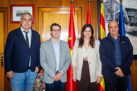 Firma convenio Cátedra Plagas urbanas: Nacho de Blas, Manuel Bedia, Tatiana Gaudes