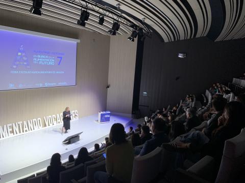 Un momento de la presentación en el auditorio de Etopia durante la celebración de la VII Feria Escolar Agroalimentaria de Aragón