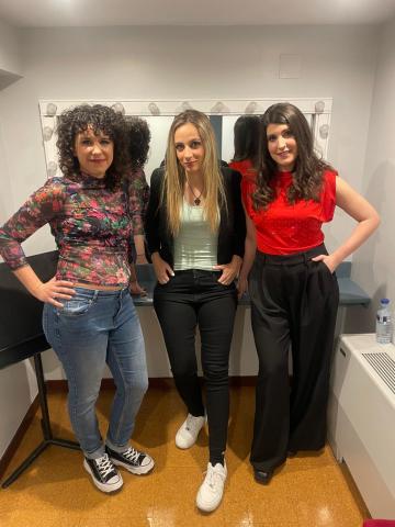 Las tres investigadoras posando juntas (Alicia Otero primera por la izquierda)